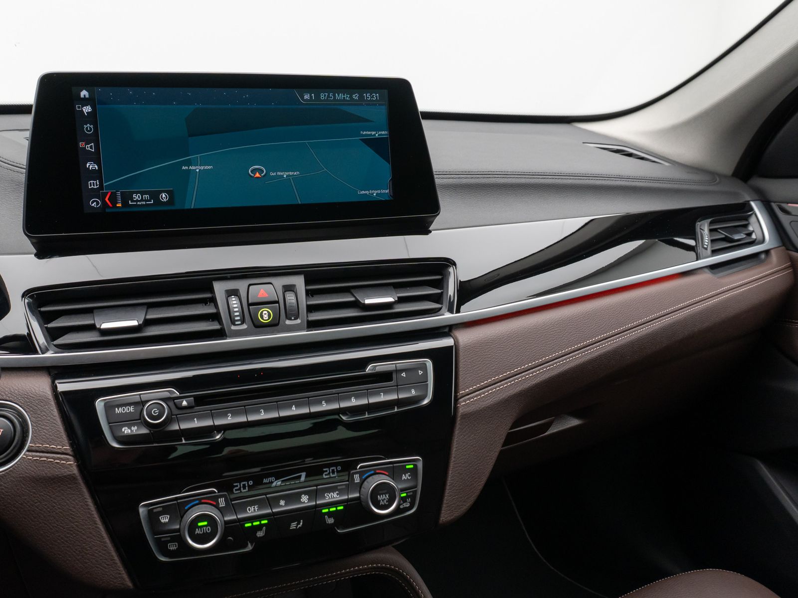 Fahrzeugabbildung BMW X1 xD20d Sport Line Kamera Panorama HUD DAB AHK