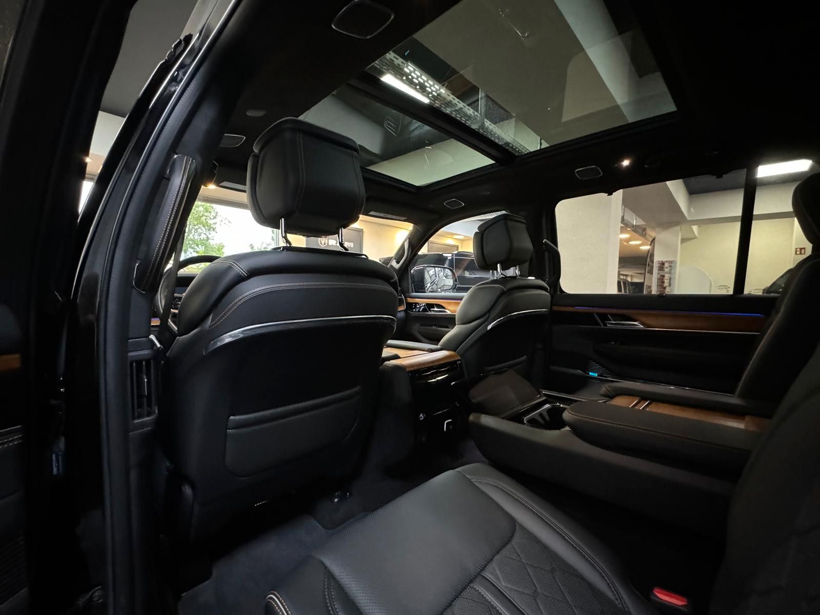 Fahrzeugabbildung Jeep GRAND WAGONEER SER. III BLACK LINE-24"6.4L V-8 .