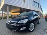 Opel Astra J Sports Tourer Design Edition PDC - Opel Astra aus 2011: Sports Tourer