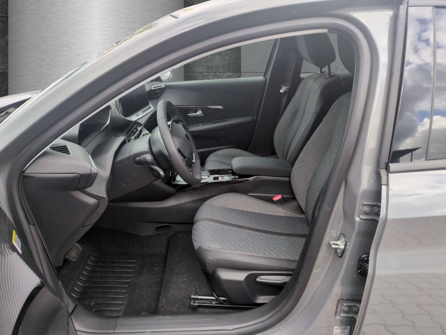 Peugeot e-208 - Bild 7