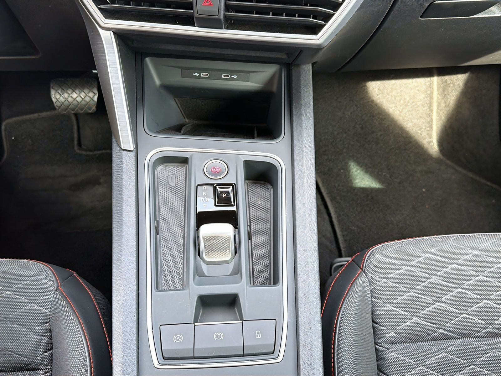Fahrzeugabbildung SEAT Leon FR DSG NAVI BEATS ACC LED WINTER PAKET PDC