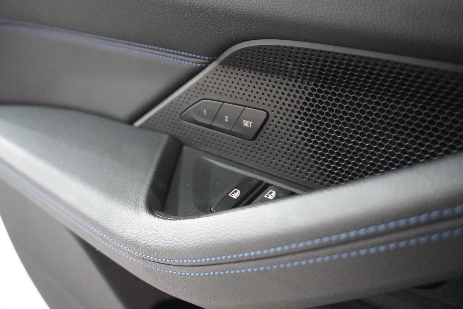 Fahrzeugabbildung BMW i4 Gran Coupe 40 eDrive M-SPORT NAVI/LED/360°/SH
