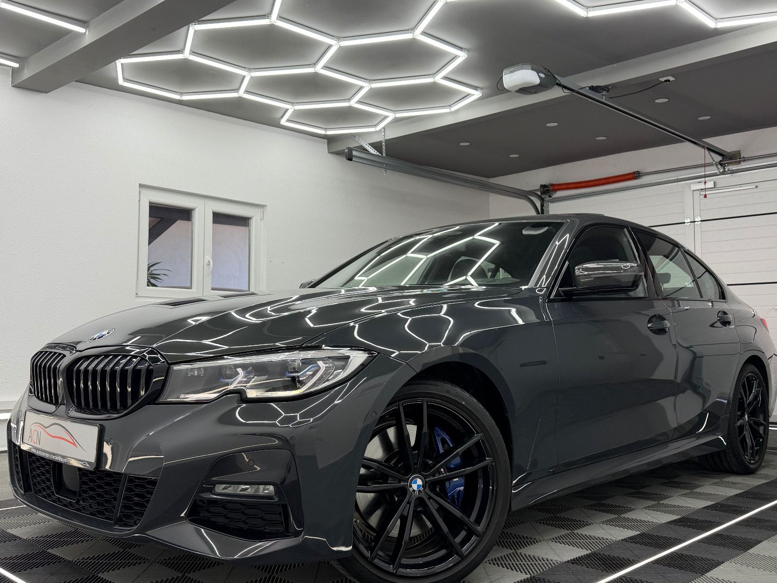 Fahrzeugabbildung BMW 330 i xDrive M SPORT/LASER/H&K/PANO/MEMORY/DE FZ