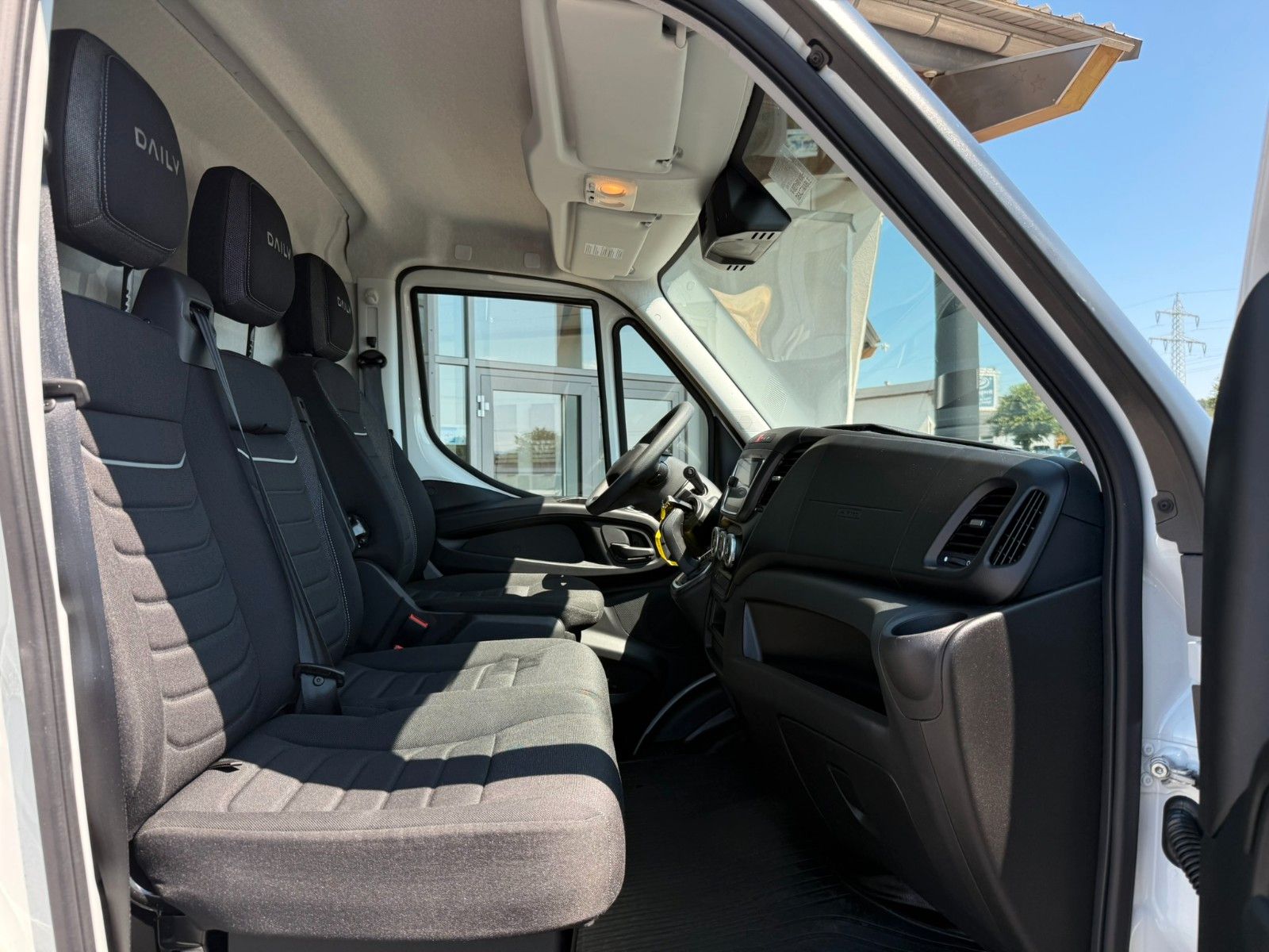 Fahrzeugabbildung Iveco Daily 35S18HA8 V Kastenwagen *R 3.520*AHK*