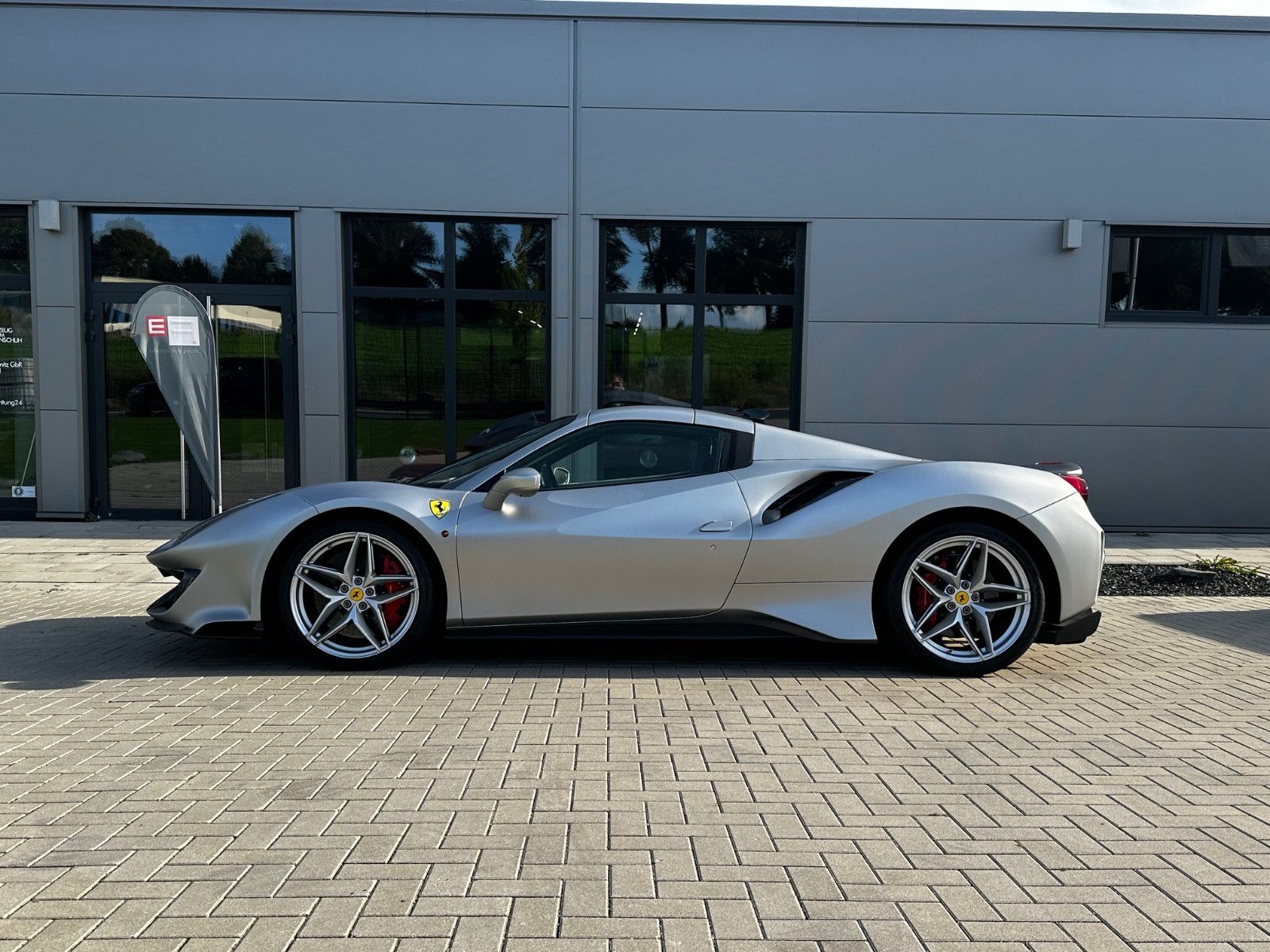 Fahrzeugabbildung Ferrari 488 Pista Spider, Lift, JBL, Kamera, Carbon