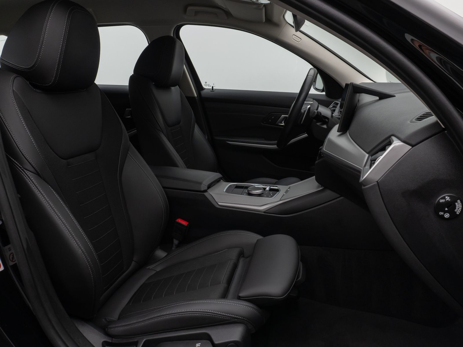 Fahrzeugabbildung BMW 330e DAB CockPit+ PDC Geschwindigkeitsreg Sport