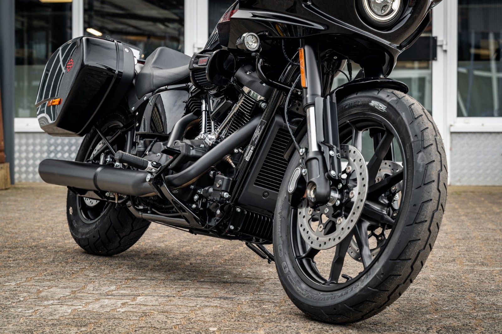 Fahrzeugabbildung Harley-Davidson FXLRST LOW RIDER ST 117 MY25 - RockfordFosgate