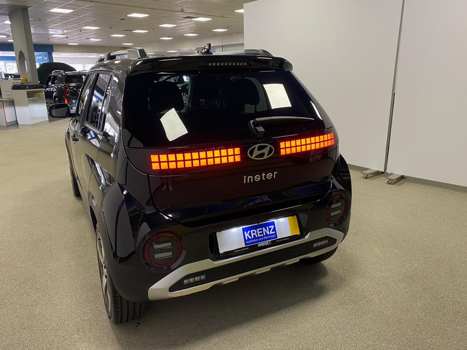 Fahrzeugabbildung Hyundai INSTER Elektro 85 kW APP+KLIMA+ACC+KAMERA+17"Alu