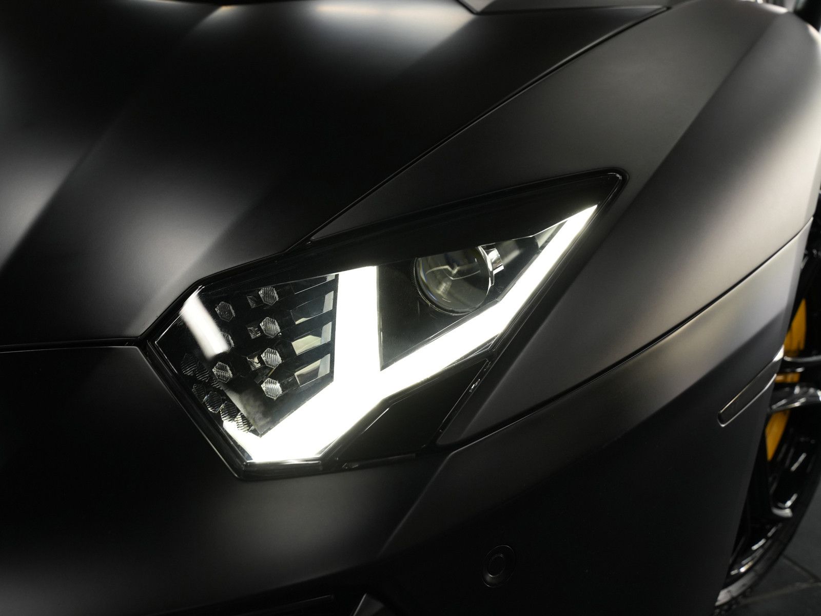 Fahrzeugabbildung Lamborghini Aventador LP700-4 - Nero Nemesis | Sport-AGA