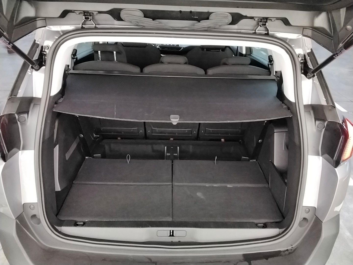 Fahrzeugabbildung Peugeot 5008 Active 1.5D NAVI/LED/PDC/TEMPOMAT
