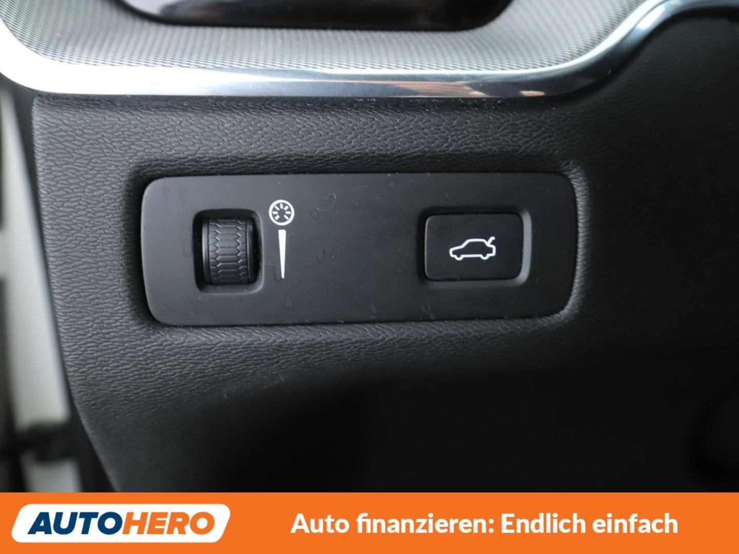 Volvo XC60 2.0 D4 R Design AWD Aut.*NAVI*LED*TEMPO*PDC