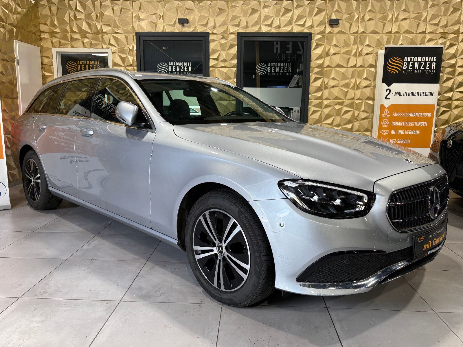 Fahrzeugabbildung Mercedes-Benz E 220 T-Modell d/NAVI/KAMERA/APPLE/AMBIENTE/ACC