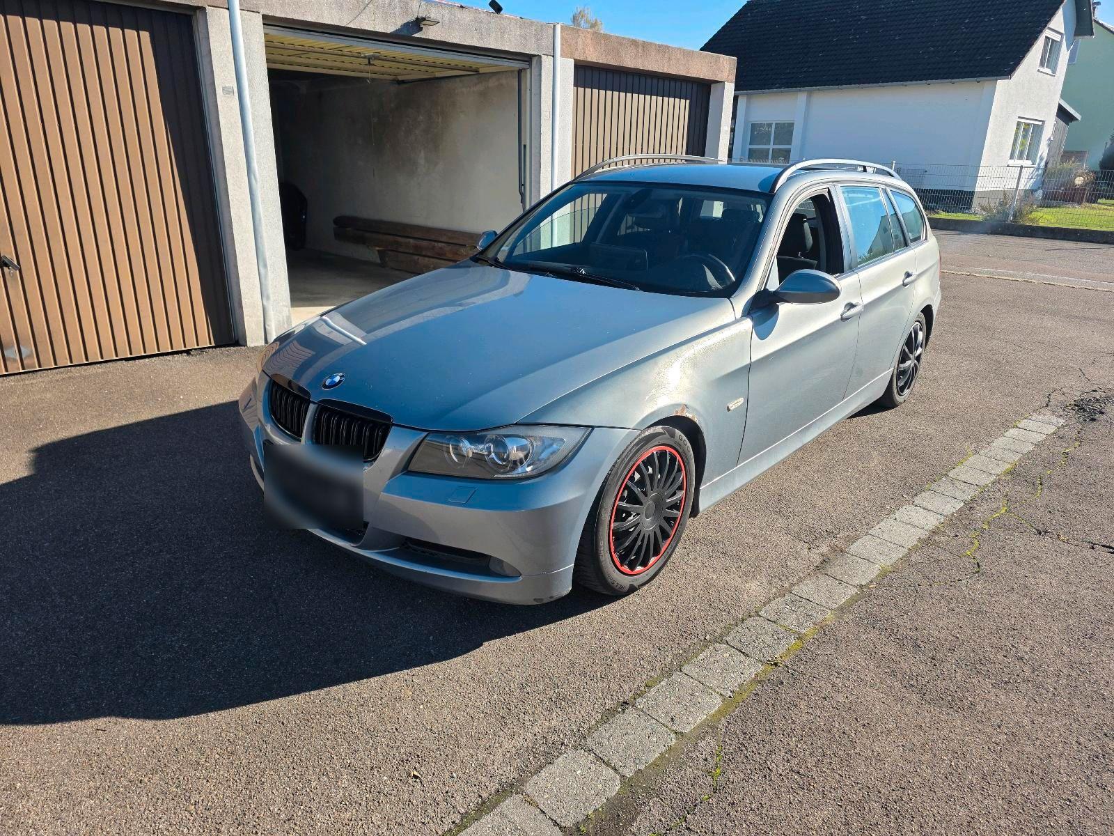 BMW 320 2006 — вигляд ззаду