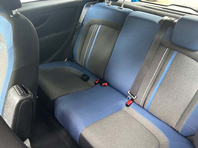 Fahrzeugabbildung Fiat Punto 1.4 Benzin+CNG++NaviZB+AllwetterRäder+