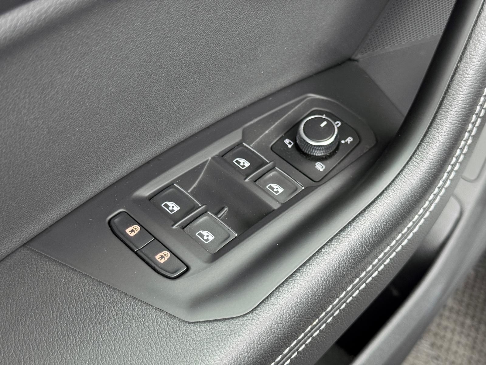 Fahrzeugabbildung Volkswagen 4.0 TDI V8*R-LINE*STANDHZ*DYNAUDIO*LUFT*PANO*AHK