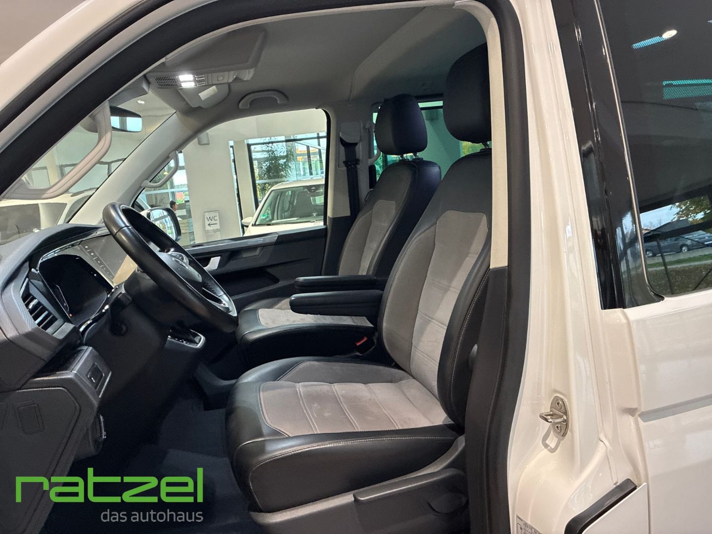 Fahrzeugabbildung Volkswagen T6.1 Multivan 2.0 TDI Gen Six AHK+Navi+Digi.Tach