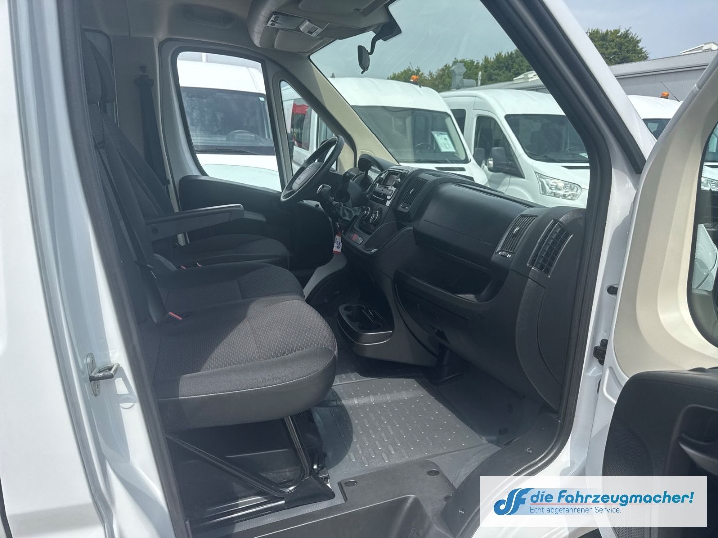 Fahrzeugabbildung Citroën Jumper Pritsche Doppelkabine DAB Spurhalteass. N