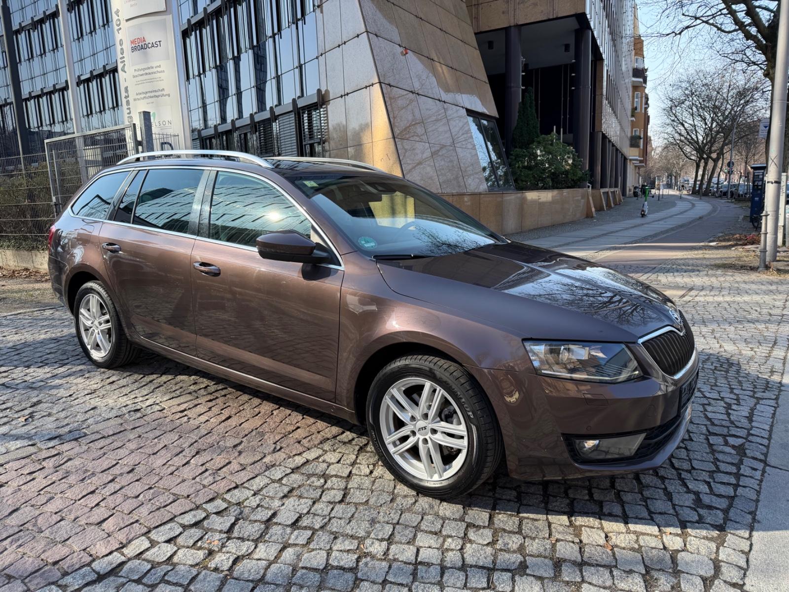 Skoda Octavia Elegance 2.0 AUTOMATIK XENON LEDER EL KL