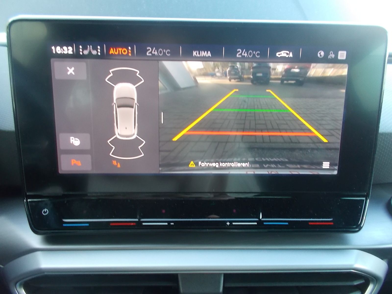 Fahrzeugabbildung SEAT Leon FR 2.0 TDI DSG + LED + NAVI + AHK