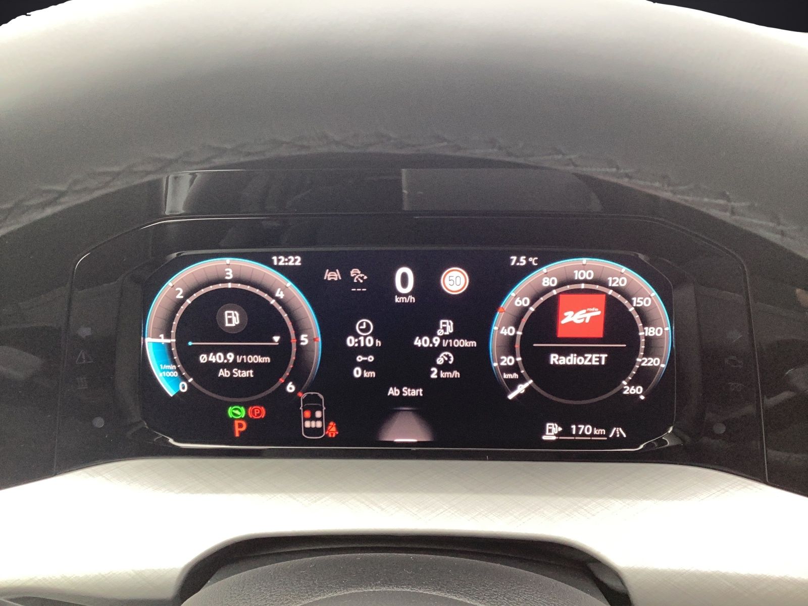 Fahrzeugabbildung Volkswagen Golf VIII Variant Life TDI DSG LED+ Navi ACC AHK