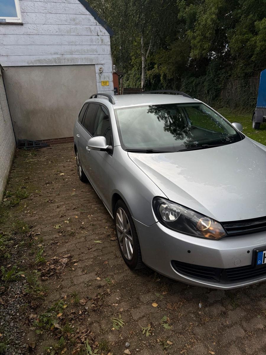 Volkswagen Golf 2011 — engine 105 HP (77kW)