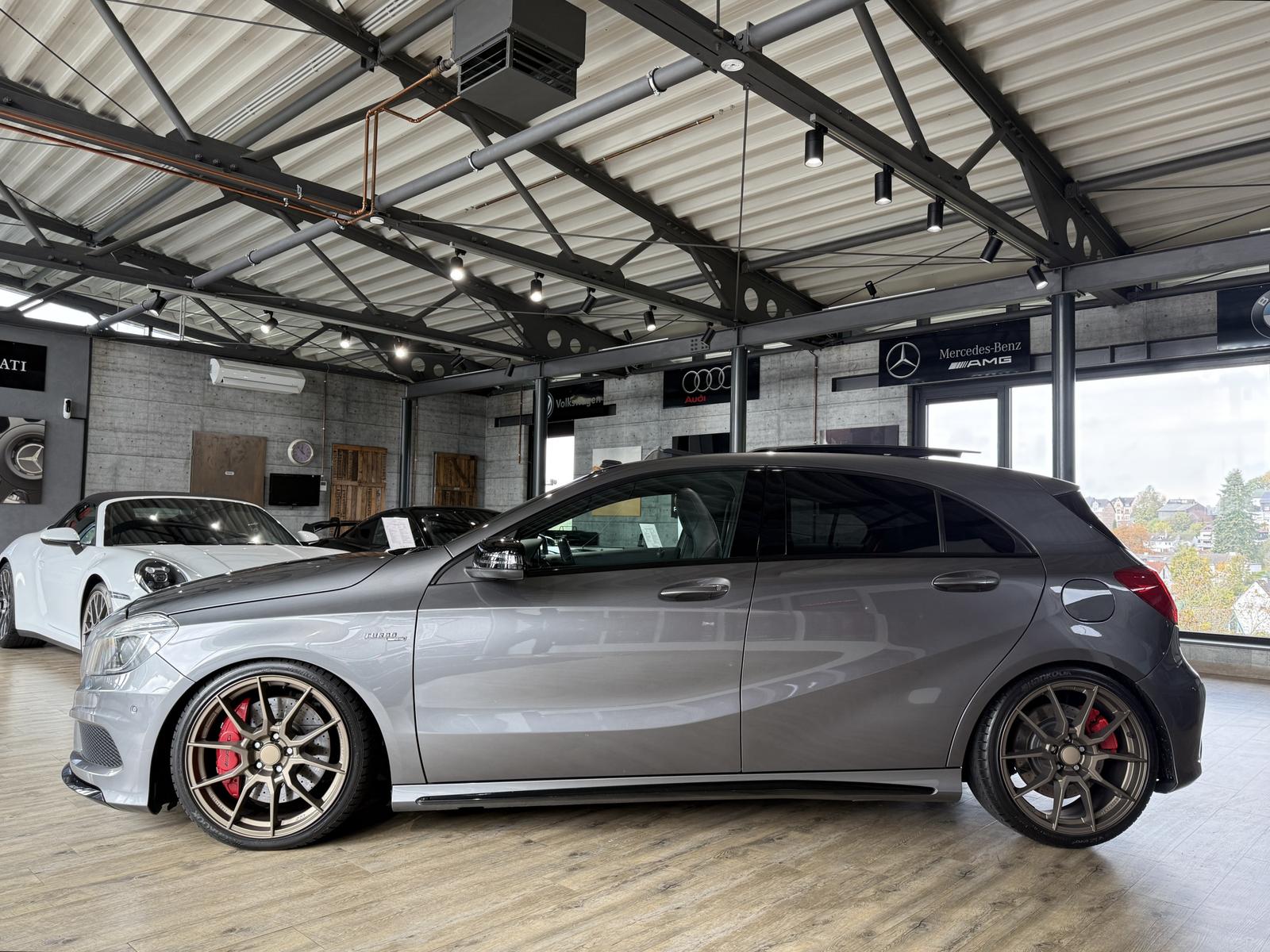 Mercedes-Benz A 45 AMG 4-Matic*PANORAMA*KAMERA*NAVI*H&R*19