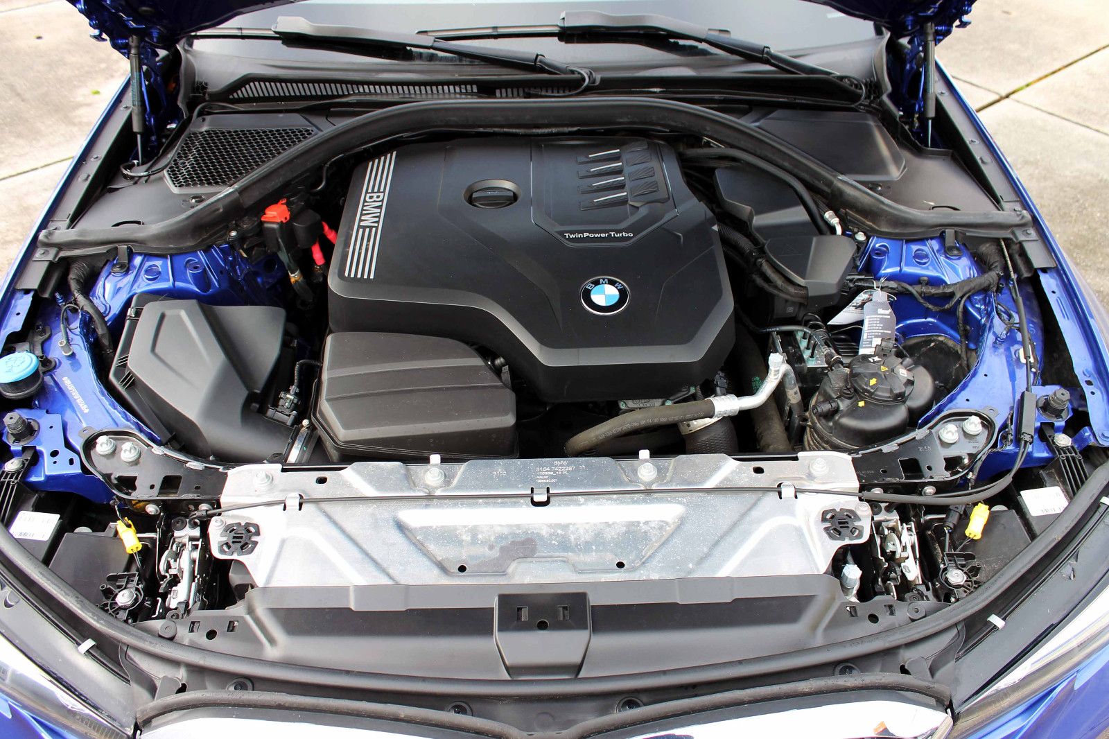 Fahrzeugabbildung BMW 320i xDrive MSport Steptr. Temp PDC KAM LED NAV