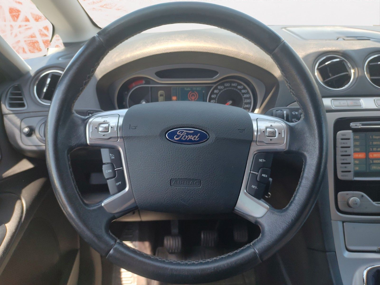 Fahrzeugabbildung Ford S-Max Titanium ! PDC ! XENON ! ele. Sitz ! TOUCH