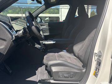 BMW iX1 xDrive30 M Sportpaket Head-Up HK HiFi DAB