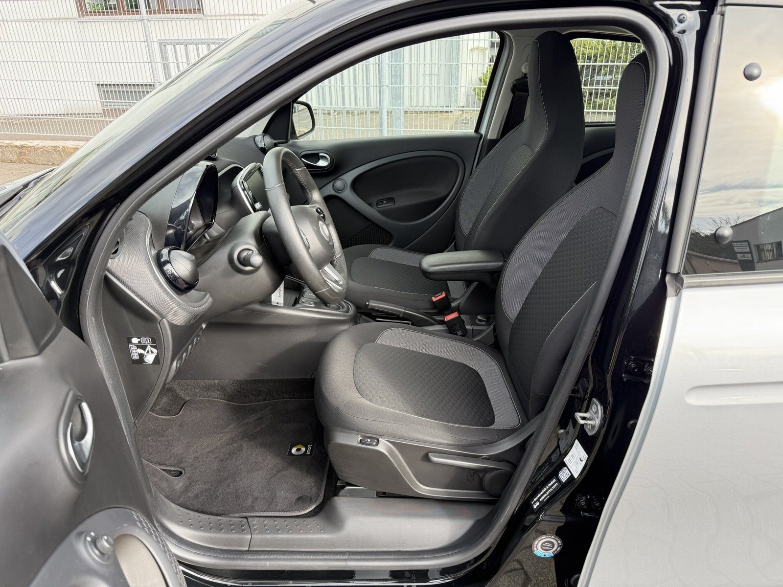 Fahrzeugabbildung Smart EQ passion PANO*AMBIENTE*LED*KAMERA*22kWLader*