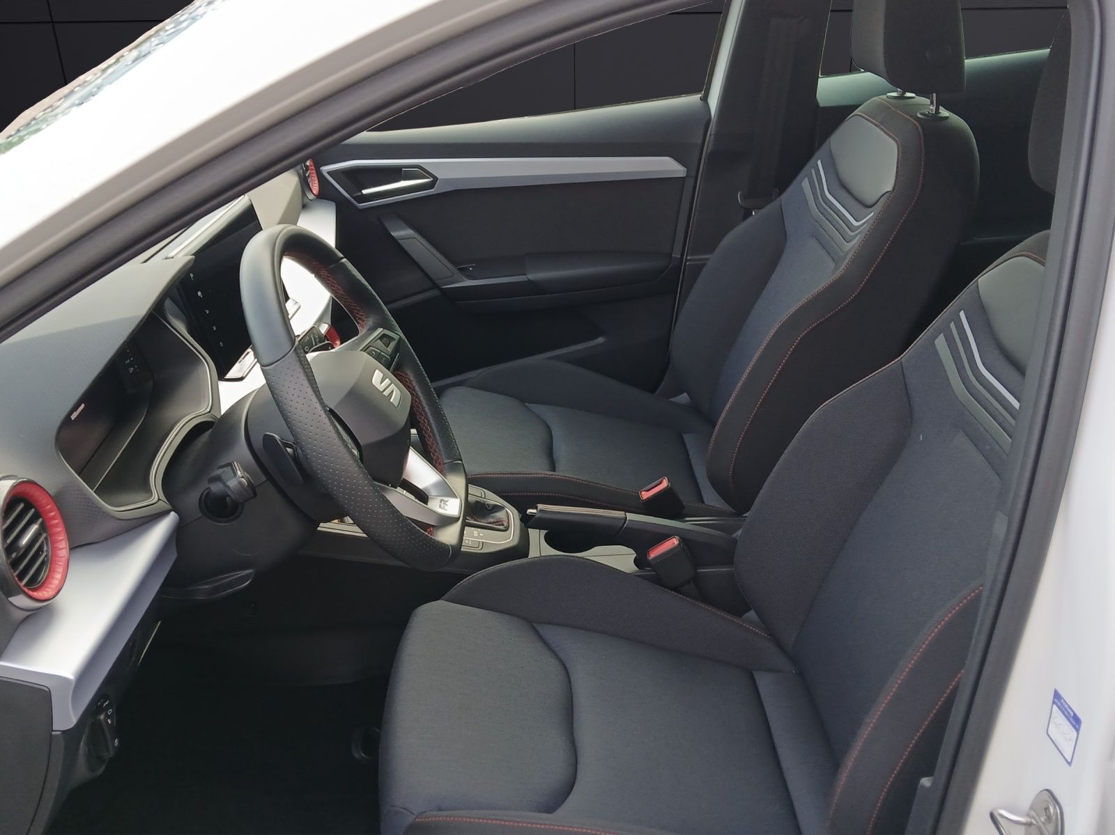 Fahrzeugabbildung SEAT Ibiza TSI FR DSG LED Navi AID ACC RFK SH 18"