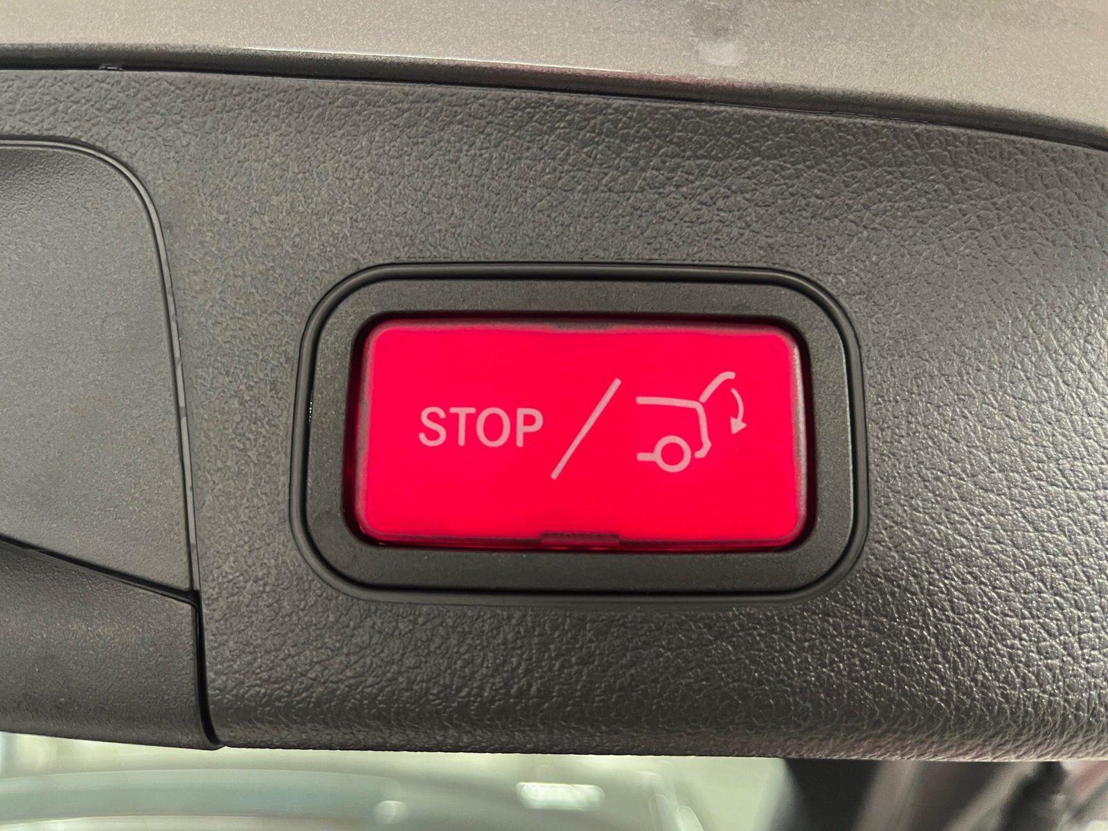 Fahrzeugabbildung Mercedes-Benz GLA 180 Progressive Adv.*Distronic*Totwinkel*LED
