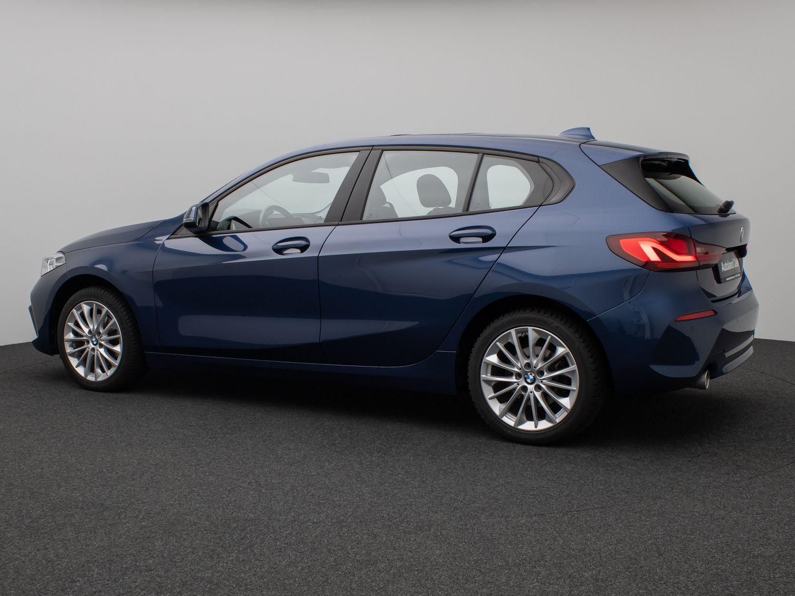 Fahrzeugabbildung BMW 118i Panorama DAB CockPitPro Lenkrhzg PDC LED