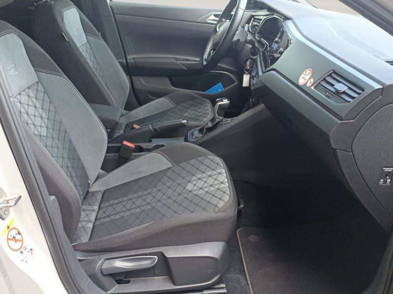 Fahrzeugansicht 17 Fahrzeugabbildung Volkswagen Taigo 1.0 TSI R-Line DSG Black Style