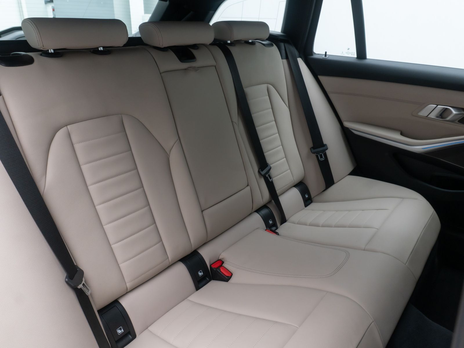 Fahrzeugabbildung BMW 330i MSport DAB Memory Kamera H/K Komfort 19Zoll