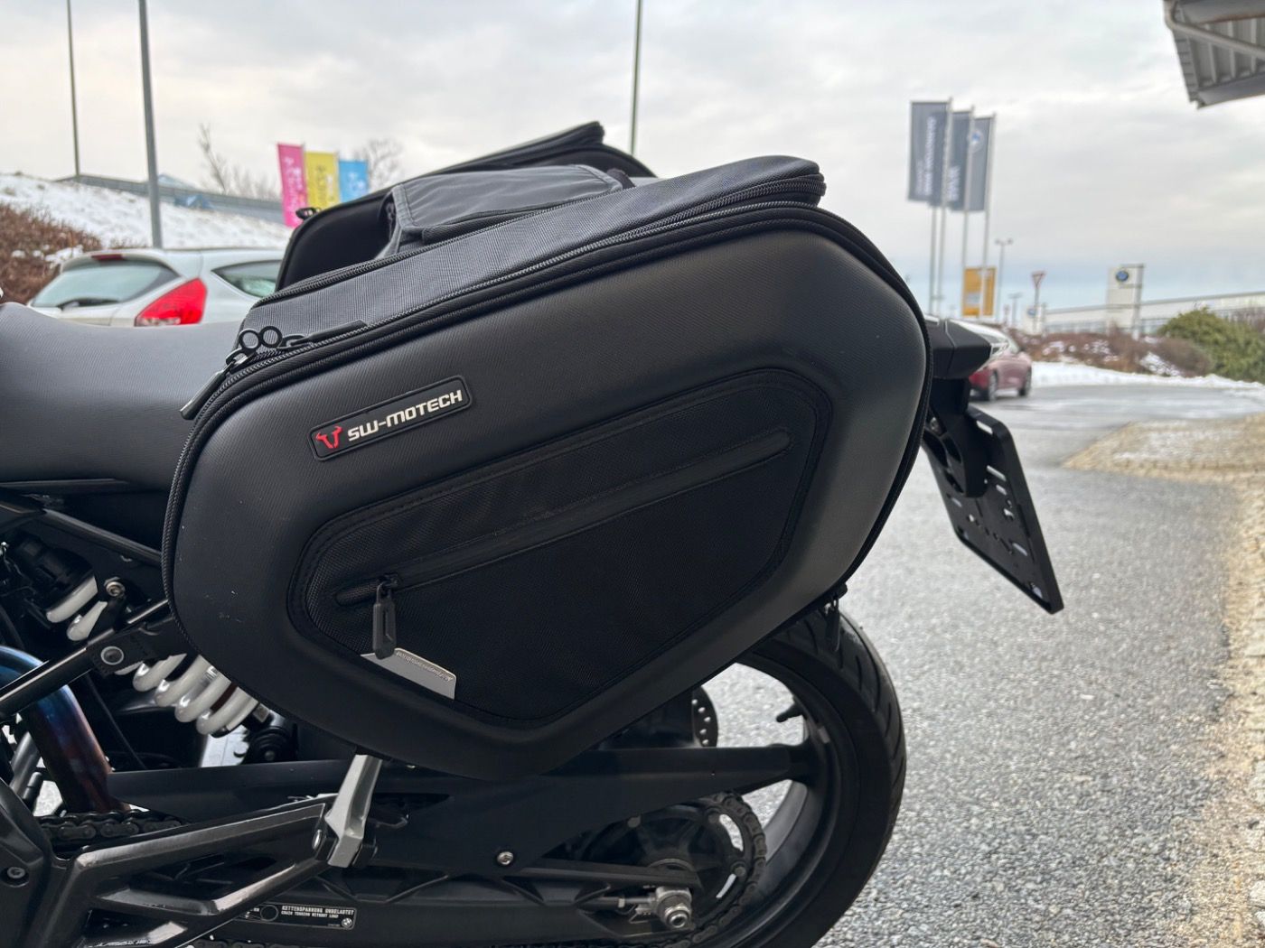 Fahrzeugabbildung BMW G 310 R mit Seitentaschen