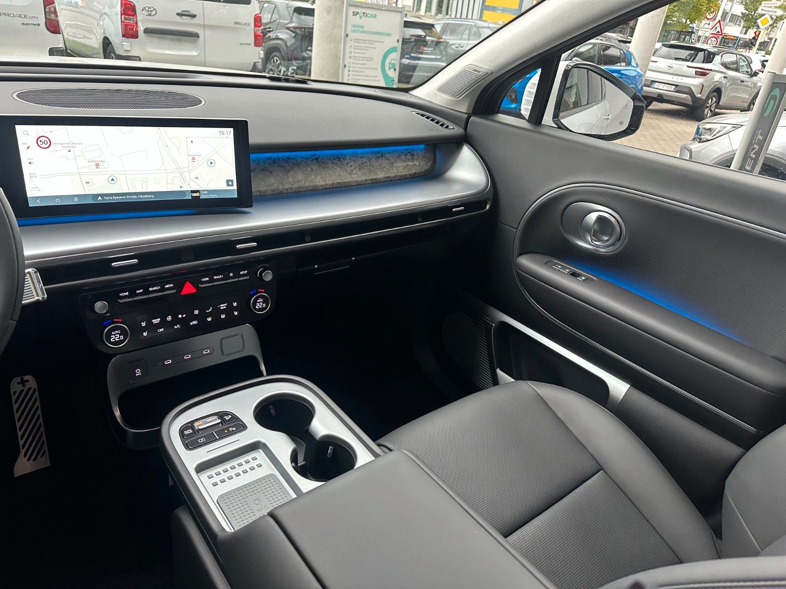 Fahrzeugabbildung Hyundai IONIQ 9 UNIQ 110kWh 360°/Bose/Leder!