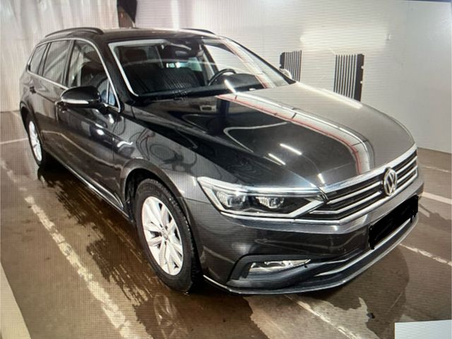 Volkswagen Passat 1.6 TDI BUSINESS /1.HD/NAVI/PDC/TÜV