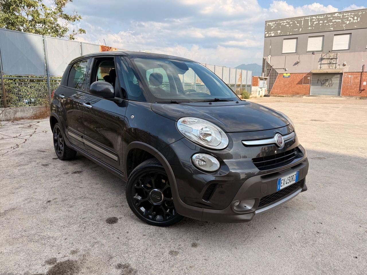 Fiat 500L 2015 — rear view