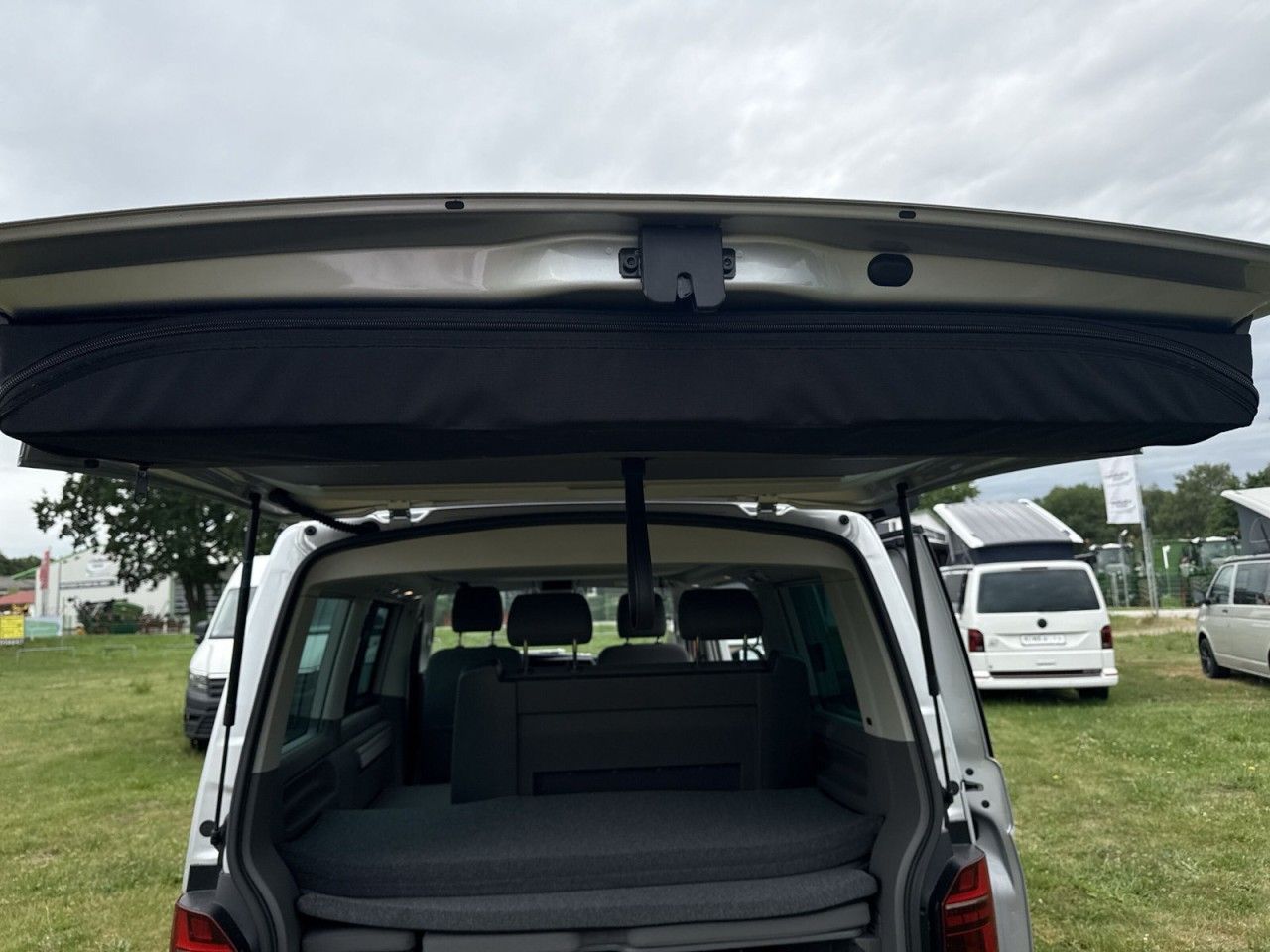 Volkswagen T6.1 California Beach Camper Edition Motor: 2,0  foto 16