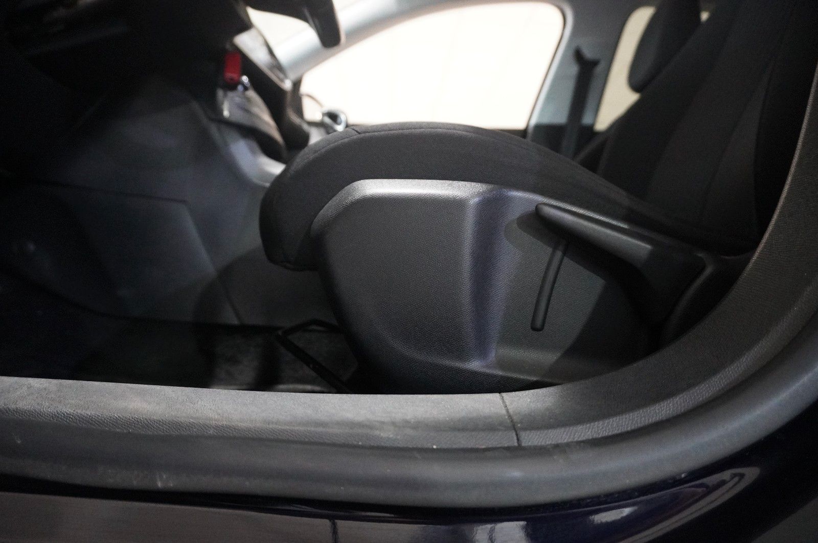 Fahrzeugabbildung Peugeot 308 SW 1.6 HDI ACTICE NAVI/SH/PDC/TEMP/SPORT/AHK