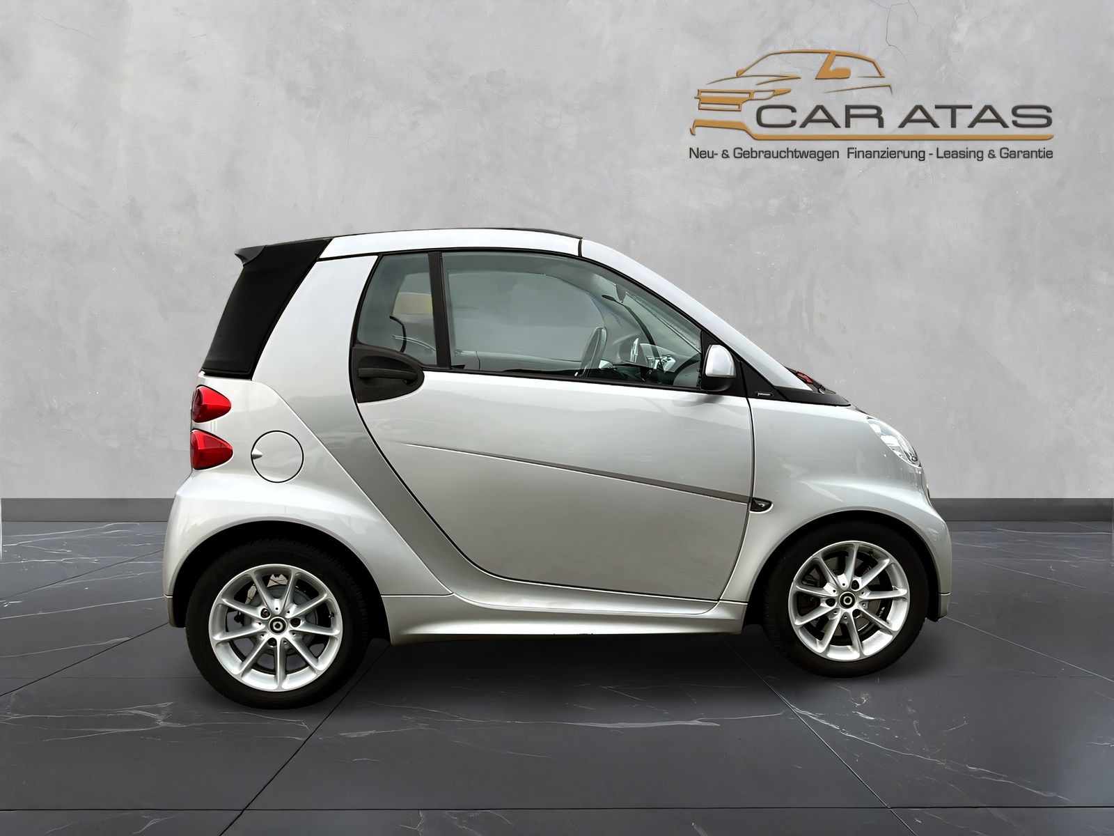 Fahrzeugabbildung Smart ForTwo Cabrio MHd AUT. KLIMAAUT. SITZHEIZUNG