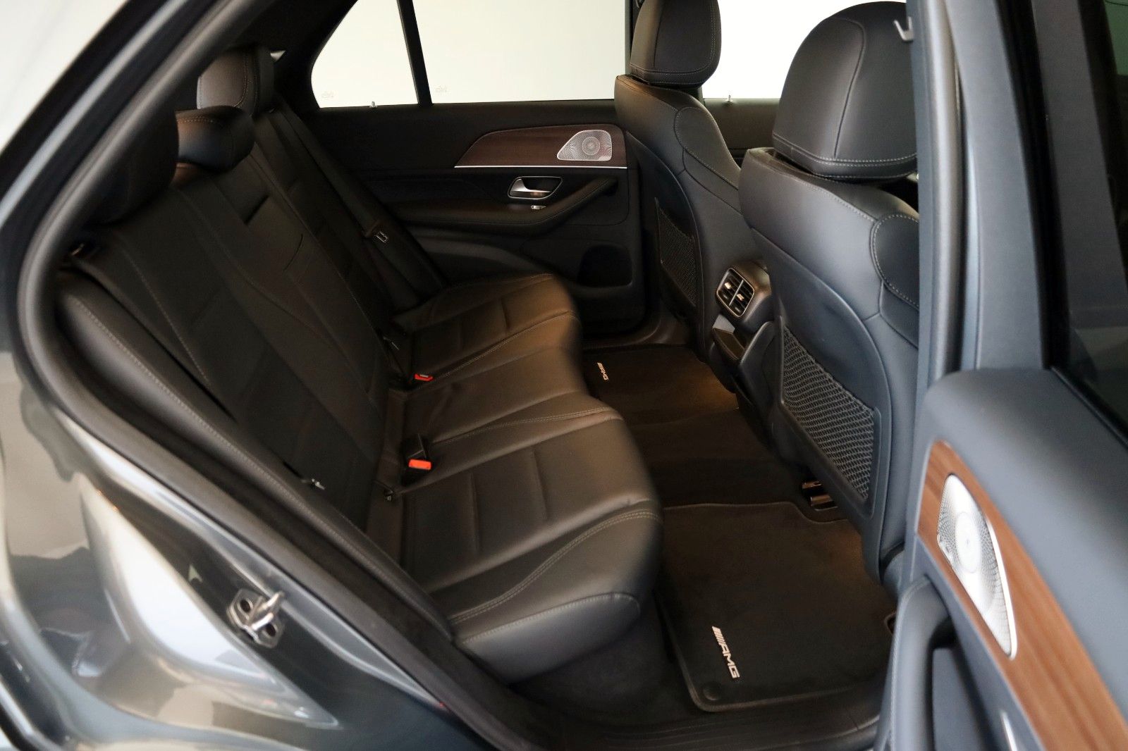 Fahrzeugabbildung Mercedes-Benz GLE 350e 4M AMG Leder,Navi,LED,PanDach,Night,360
