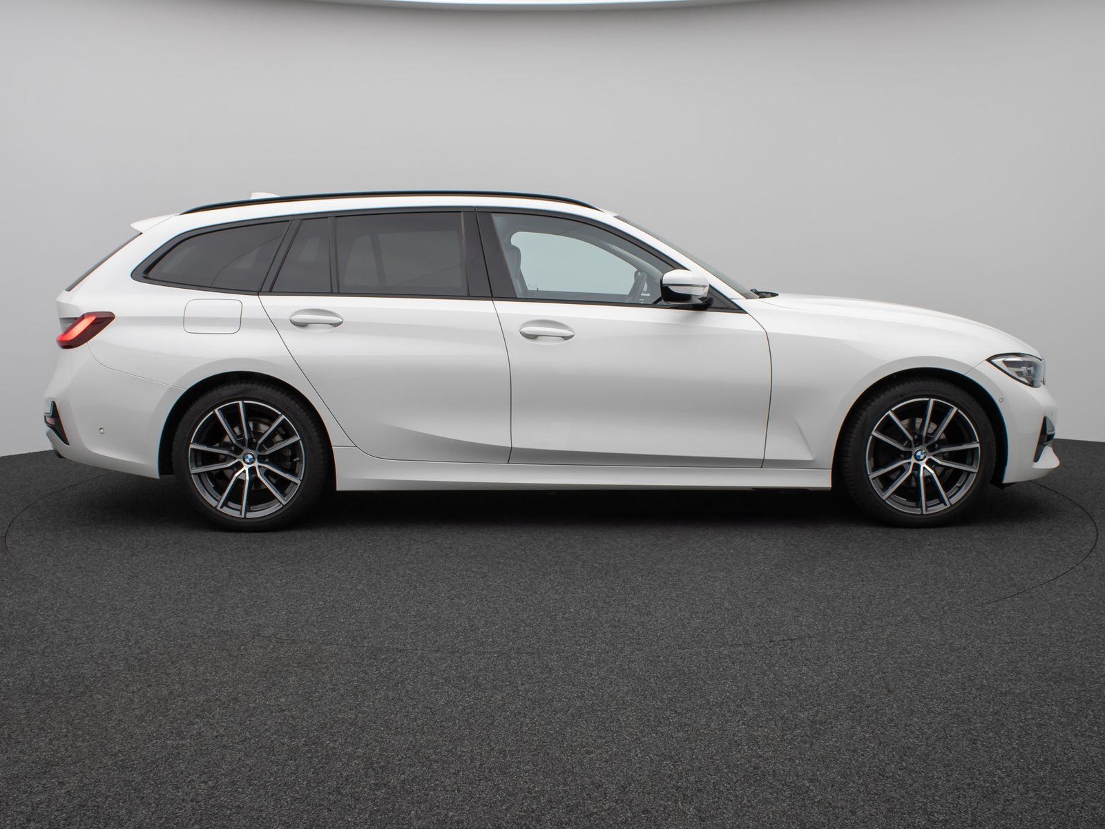 Fahrzeugabbildung BMW 320d Sport Line Kamera DAB HiFi DrivAssist Alarm