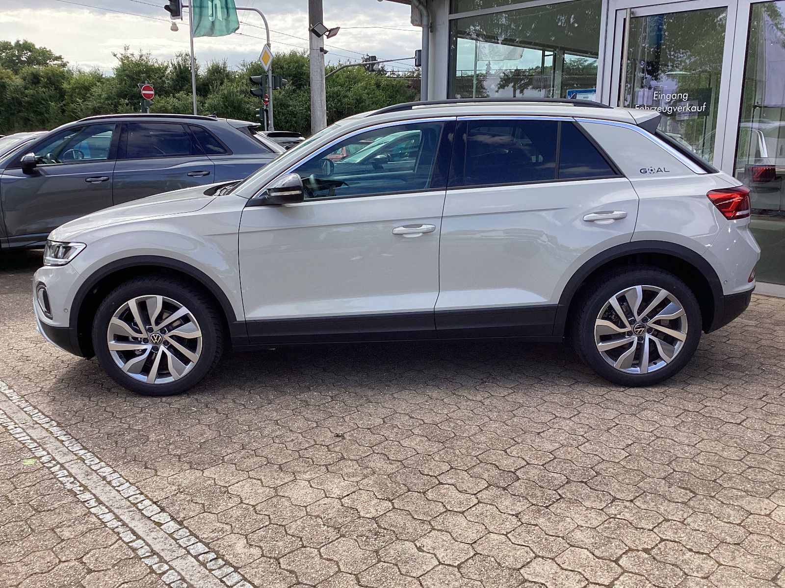 Fahrzeugabbildung Volkswagen T-Roc Goal 1.0 TSI LED  ACC