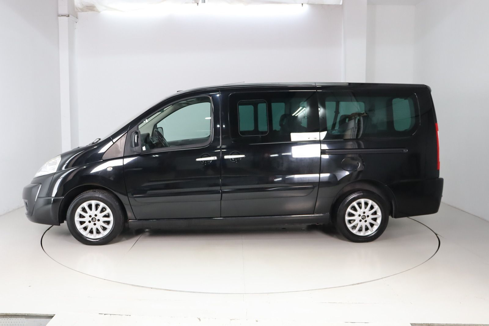 Fahrzeugabbildung Citroën Jumpy L2 2.0 HDI 125 FAP Exclusive 8-Sitzer