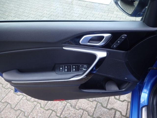 Fahrzeugabbildung Kia Ceed_sw 1.5 T-GDI GT Line LED R-Cam 4x Shz JBLSo