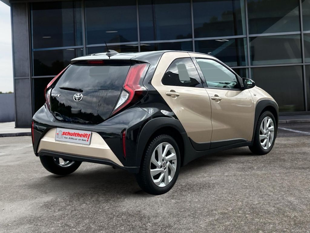 Fahrzeugabbildung Toyota Aygo X Pulse