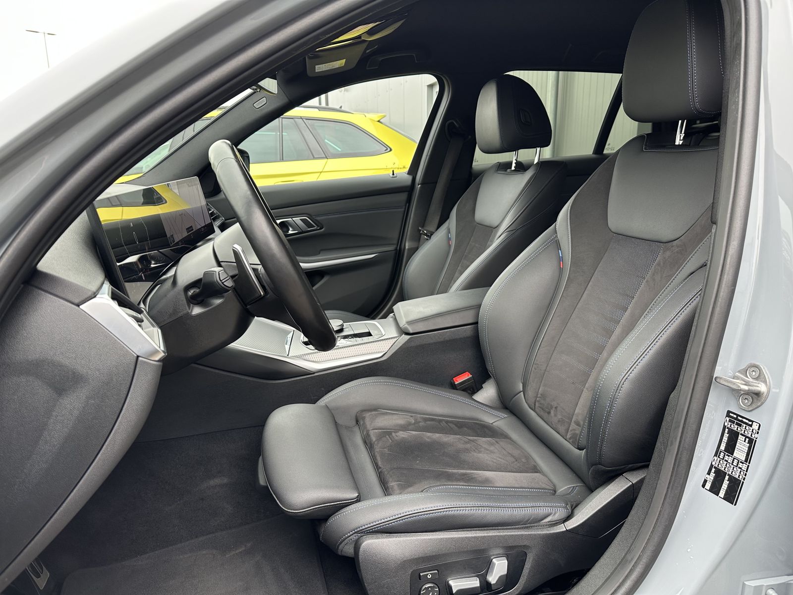 Fahrzeugabbildung BMW 320d Touring M-Sport NAV+LED+ACC+SHZ+VCOCK+18ZO