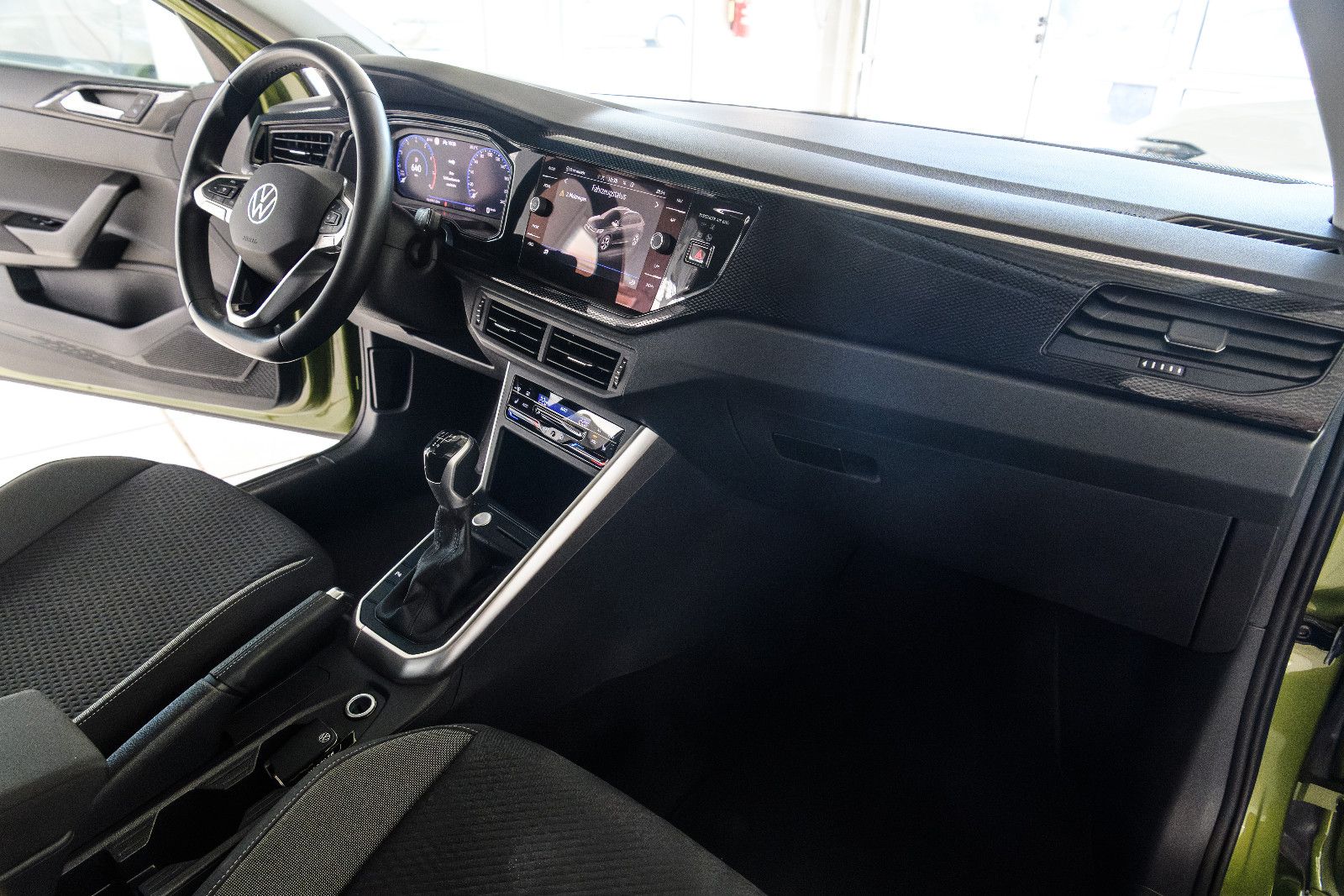Fahrzeugabbildung Volkswagen Taigo Life+LED+KAMERA+SHZ+GJR+DIGIT.TACHO+ACC+IQ